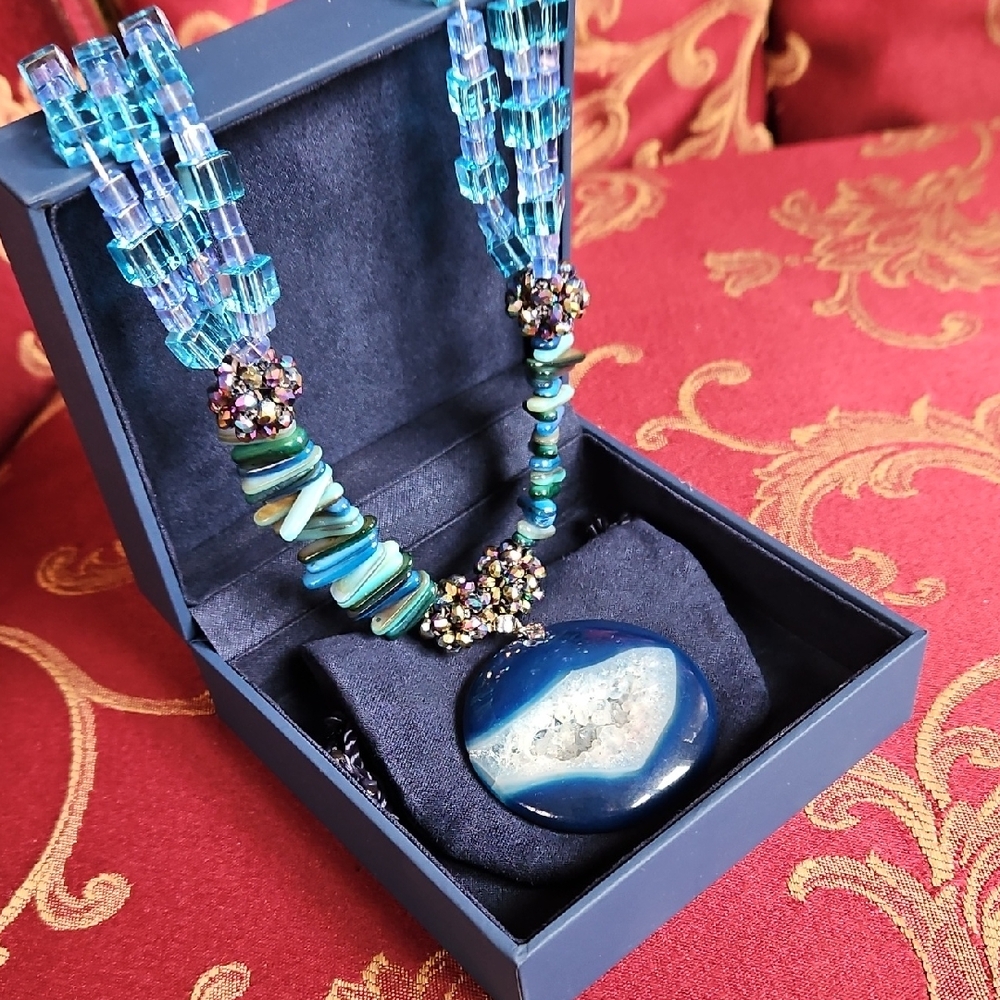 Elegant Blue Agate Beaded Necklace